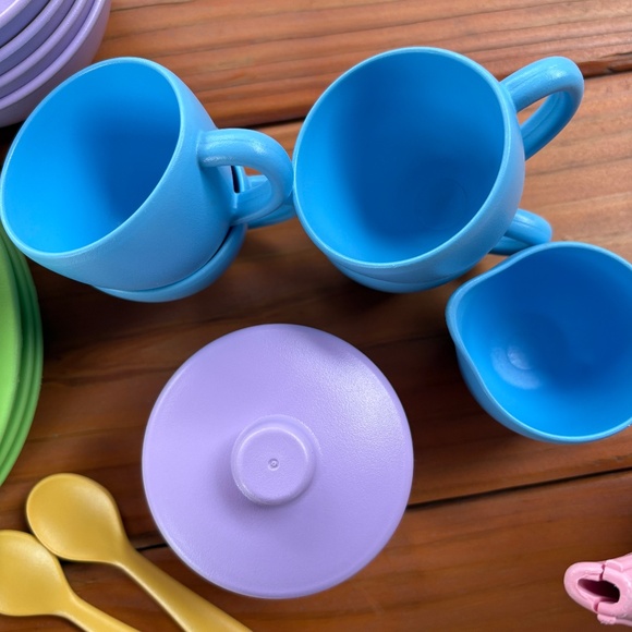 Green Toys Tea Kitchen Set, Plates, Bowls, Teapot, Spoons and Fork - Picture 3 of 11